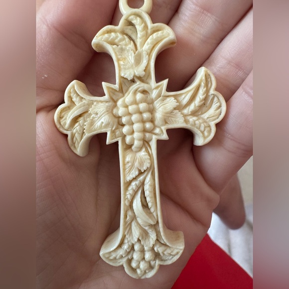 Victorian Antique Hand Carved Bovine Bone Cross Pendant with Grapevines & Wheat - Picture 2 of 8